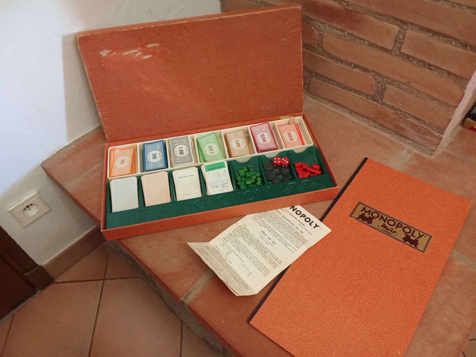 MONOPOLY COFFRET LONG IMITATION CUIR-PIONS EN BOIS-MIRO COMP